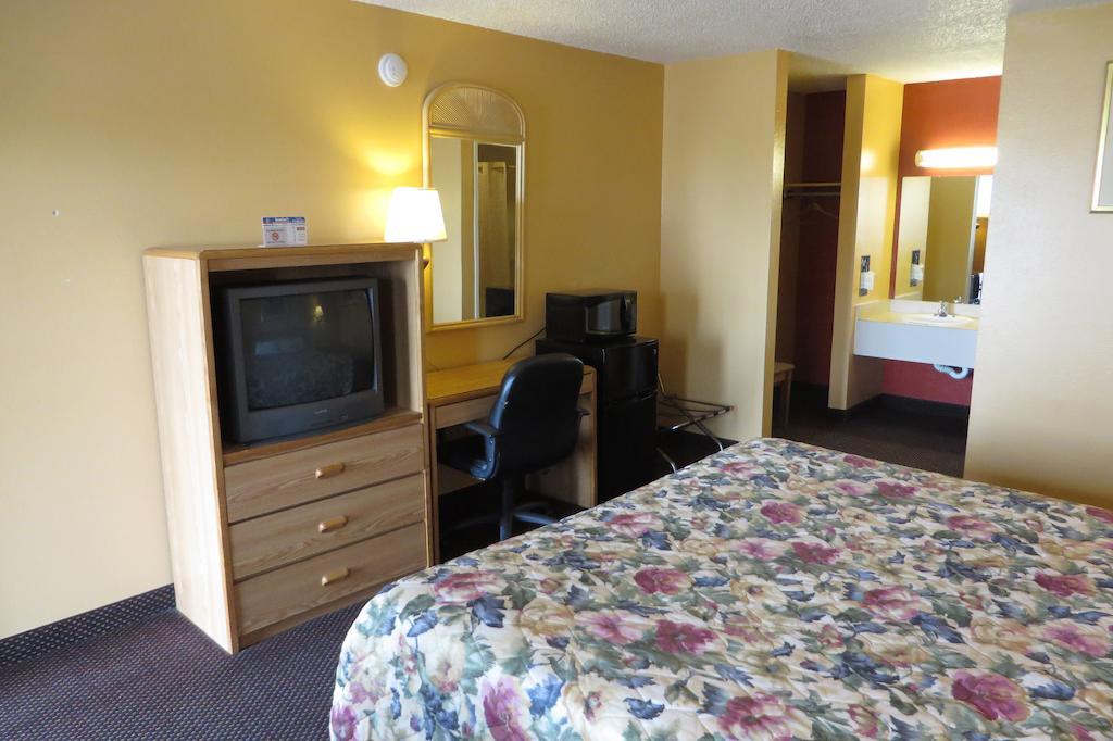Economy Inn & Suites Joplin Exteriör bild