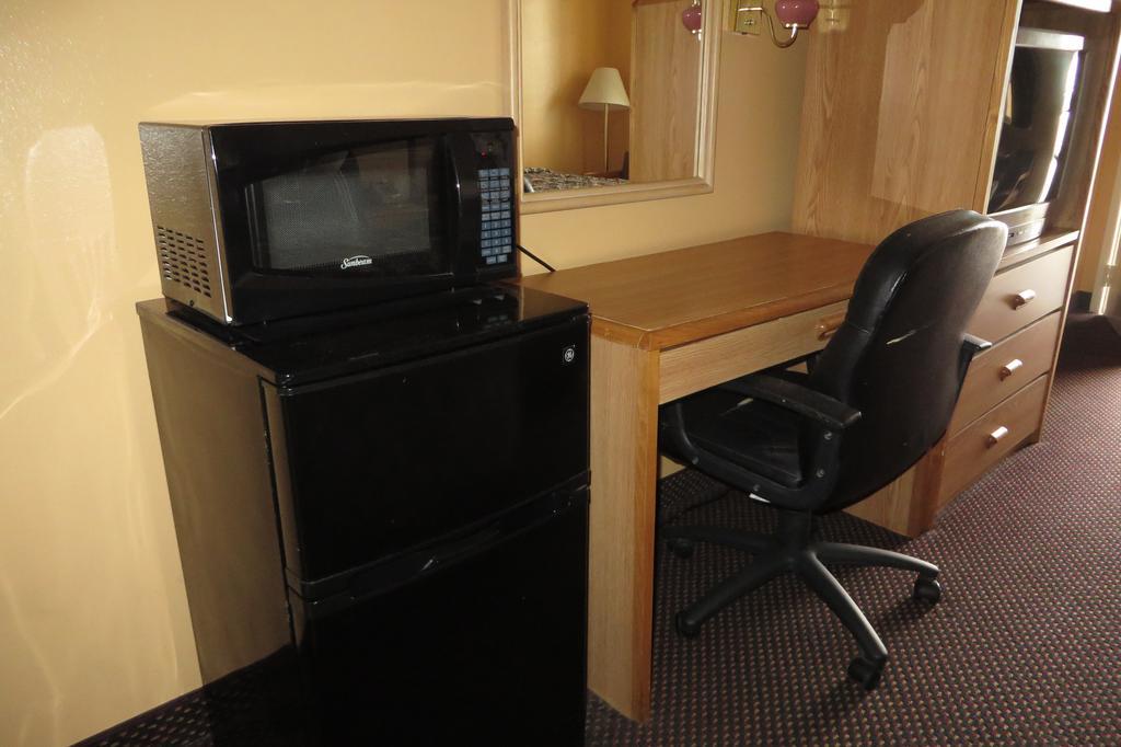 Economy Inn & Suites Joplin Rum bild