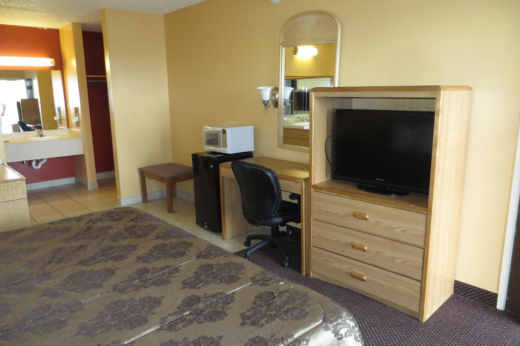 Economy Inn & Suites Joplin Exteriör bild