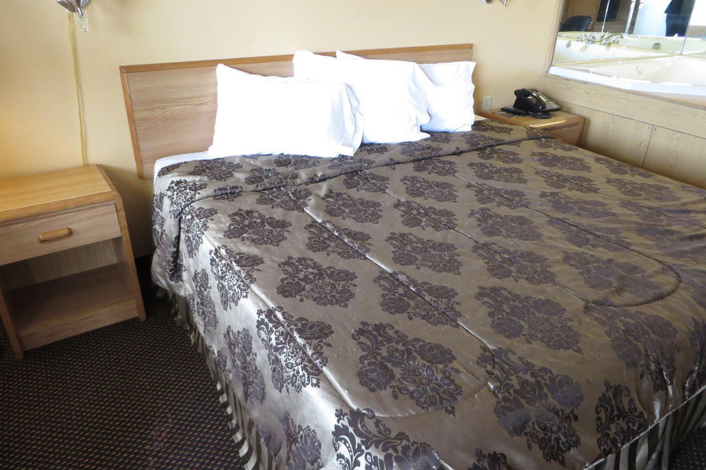 Economy Inn & Suites Joplin Exteriör bild