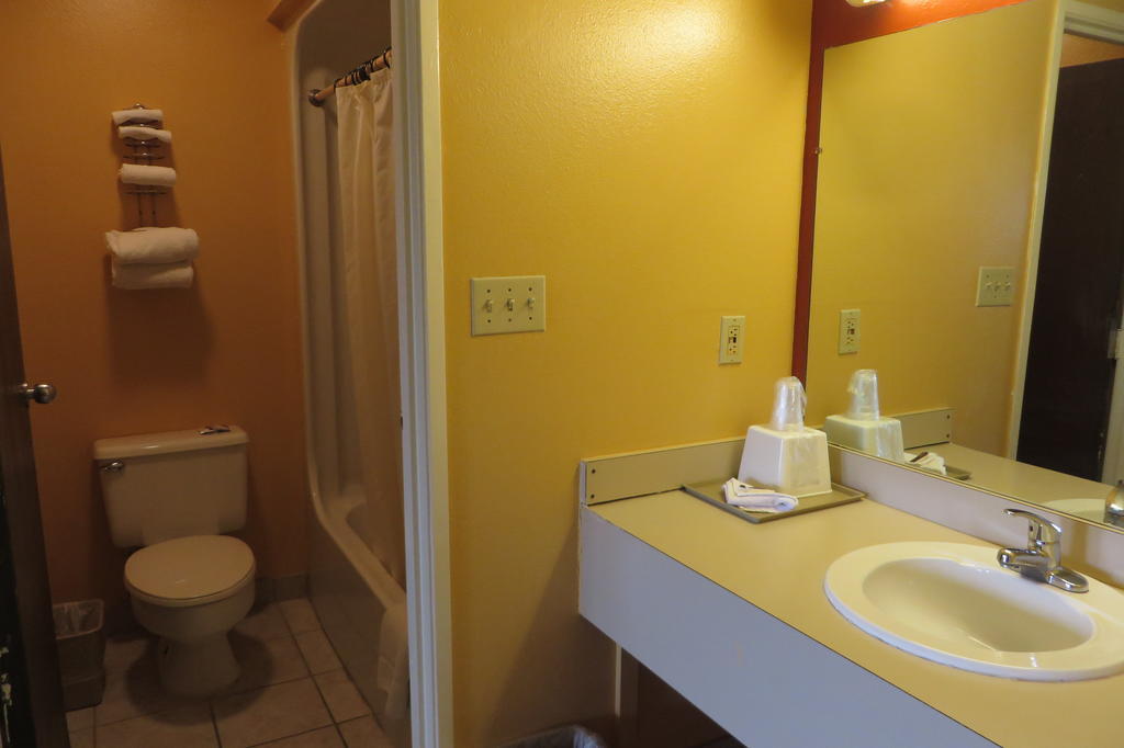 Economy Inn & Suites Joplin Rum bild