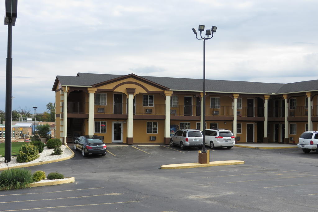 Economy Inn & Suites Joplin Exteriör bild