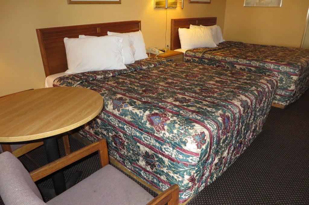 Economy Inn & Suites Joplin Exteriör bild